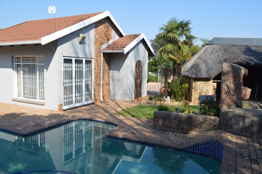 3 Bedroom Property for Sale in Wilkoppies North West